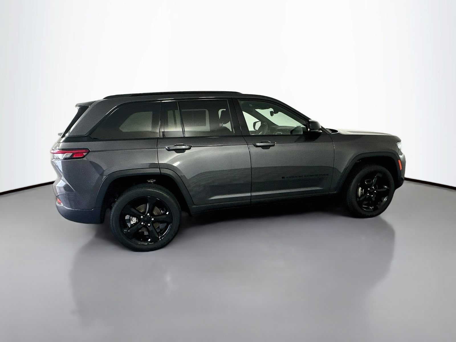 Used 2023 Jeep Grand Cherokee Altitude AWD/4WD image 8