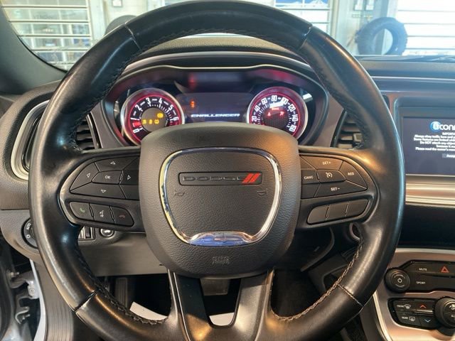 Used 2022 Dodge Challenger SXT image 12