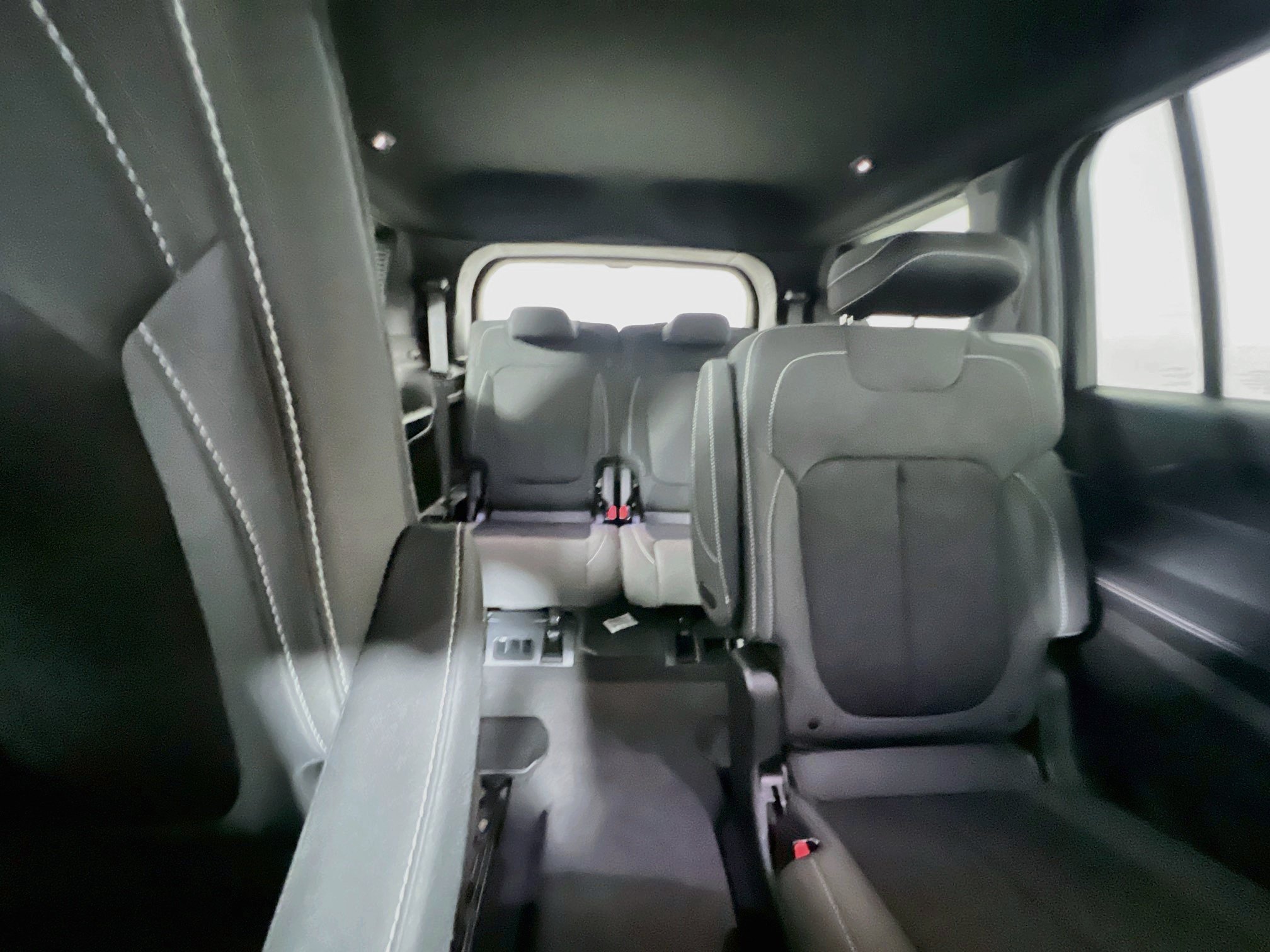 Used 2025 Jeep Grand Cherokee L Laredo RWD image 32