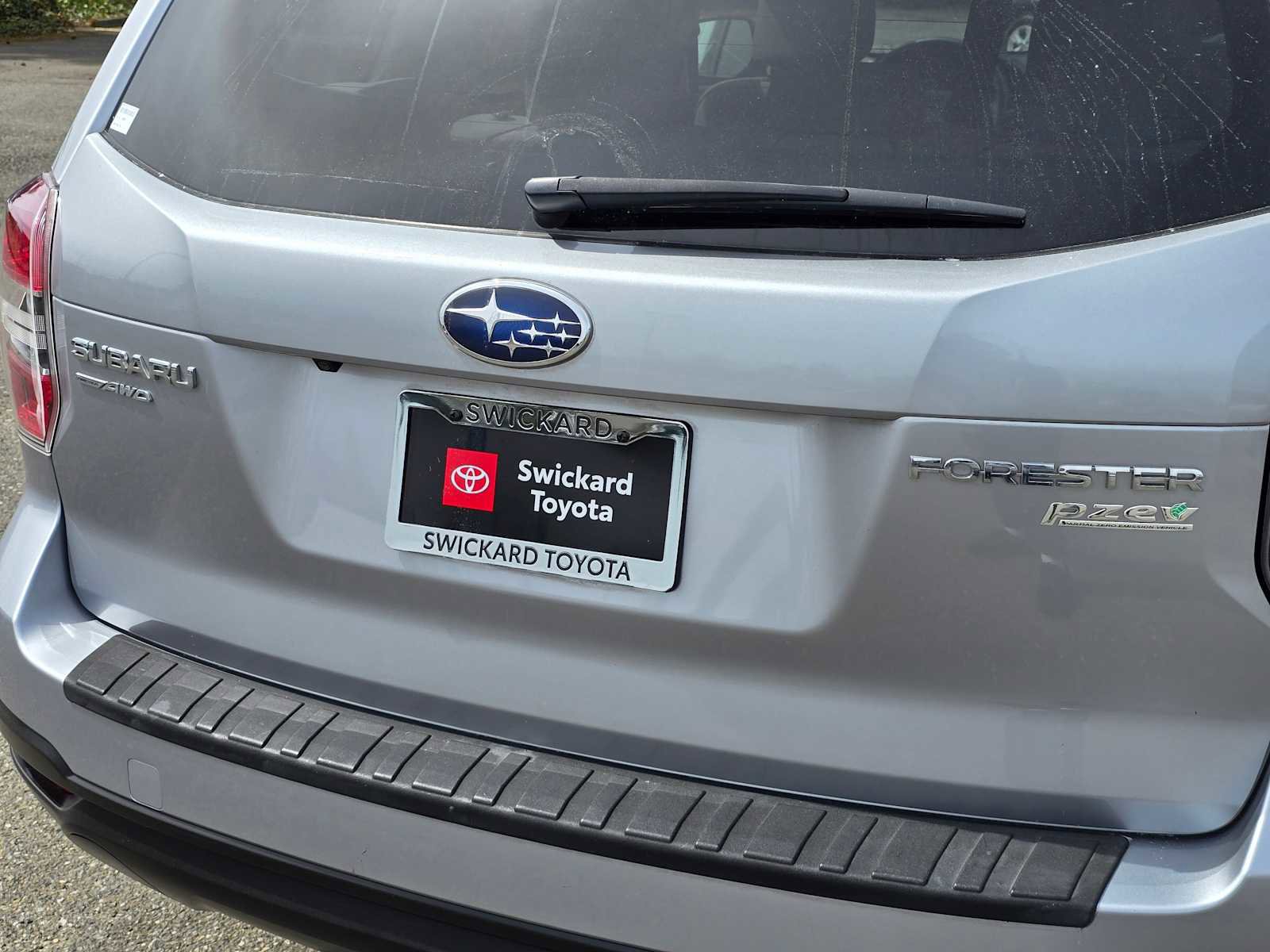 Used 2016 Subaru Forester 2.5i Premium w/ All-Weather Package AWD/4WD image 15