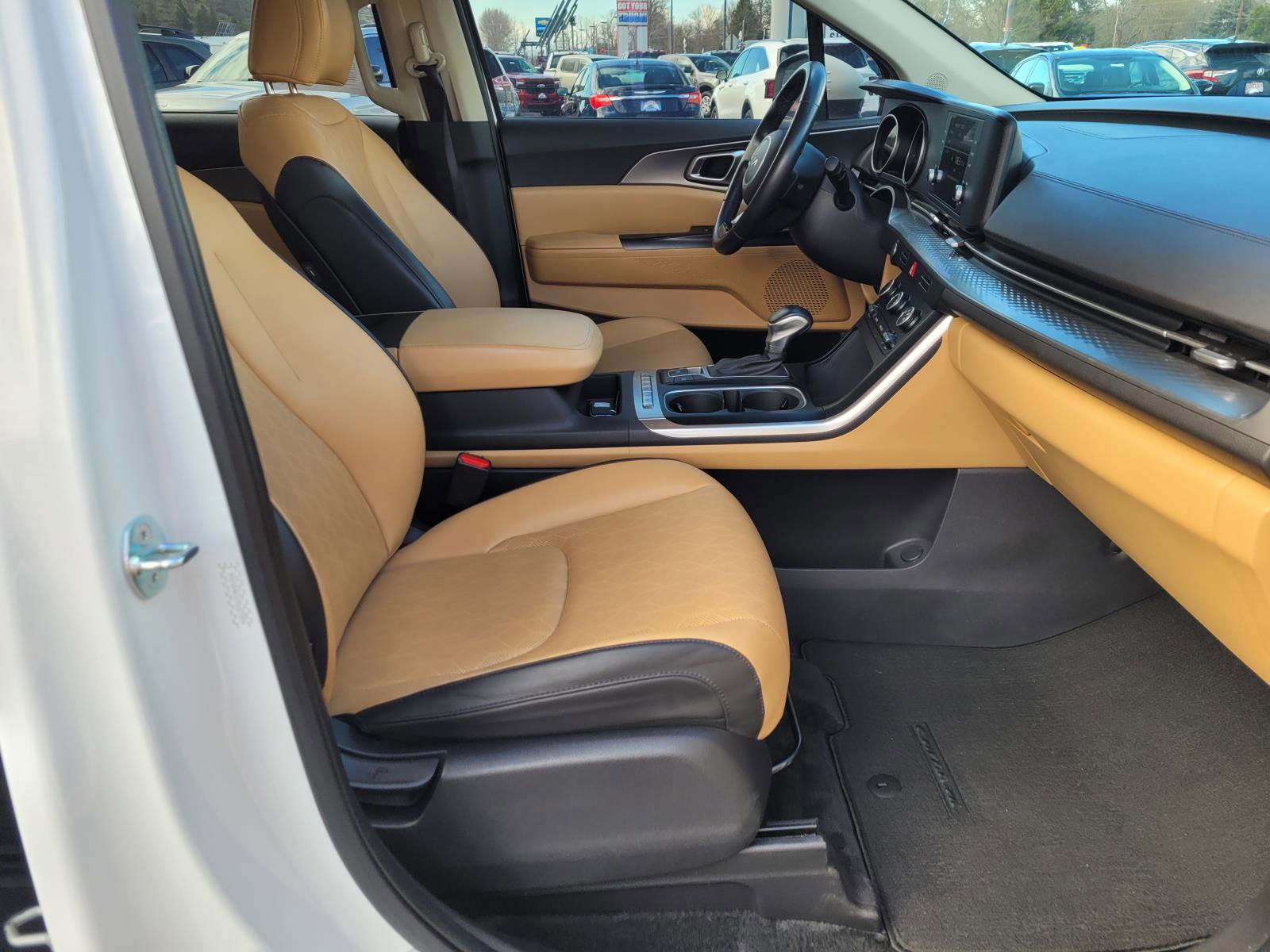 Used 2024 Kia Carnival LX image 20