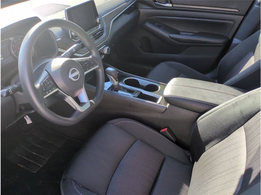 Used 2024 Nissan Altima 2.5 SV image 11