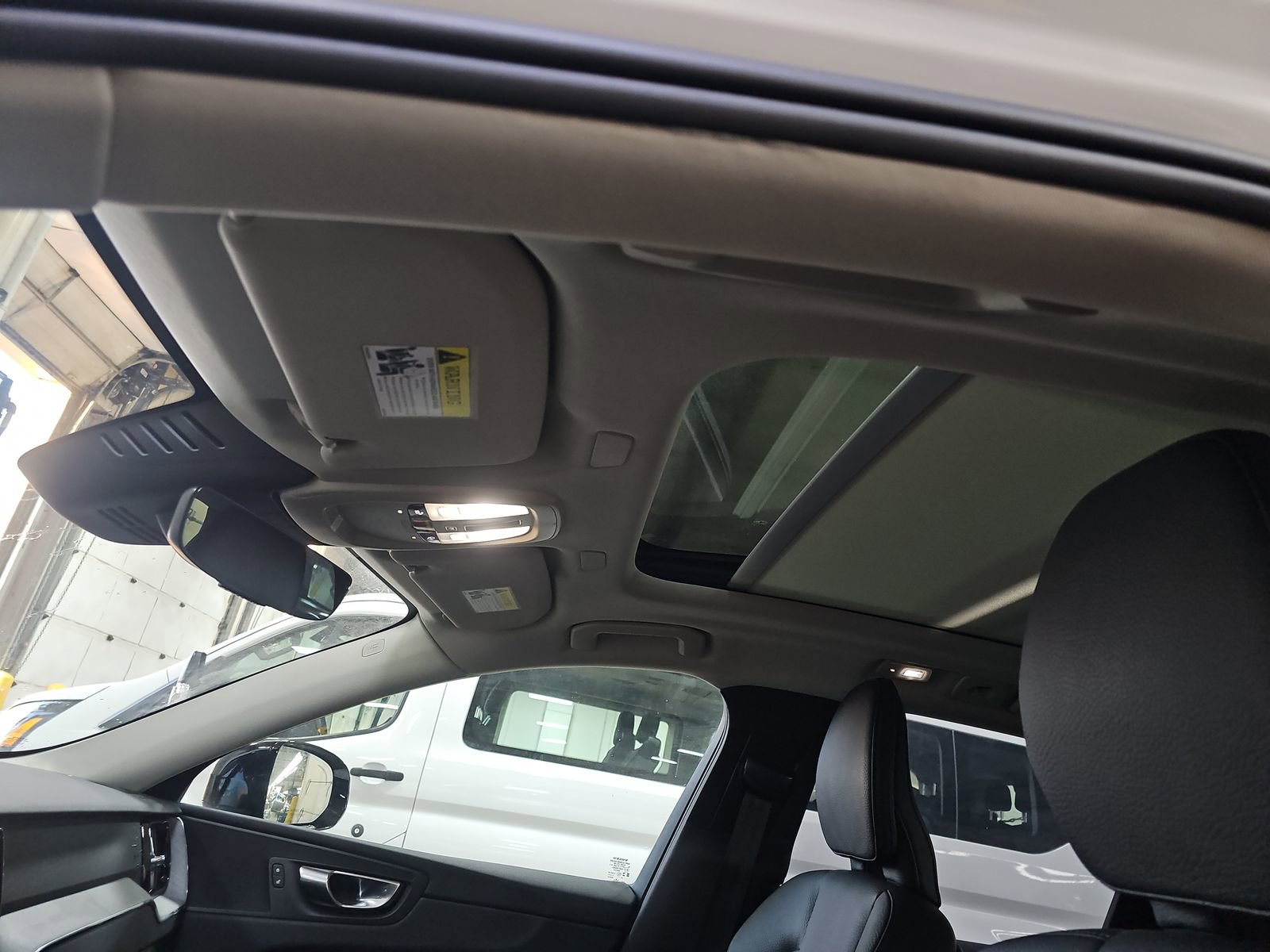 Used 2025 Volvo XC60 B5 Plus image 6