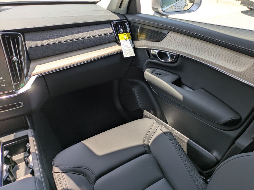 New 2026 Volvo XC90 T8 Plus w/ Protection Package Premier AWD/4WD image 16