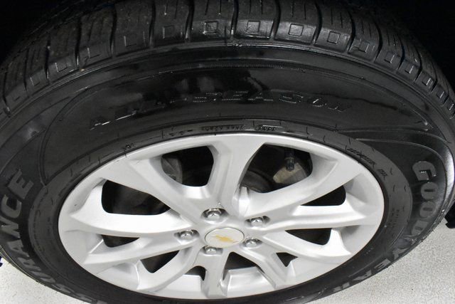 Used 2020 Chevrolet Equinox LT w/ Driver Convenience Package image 9