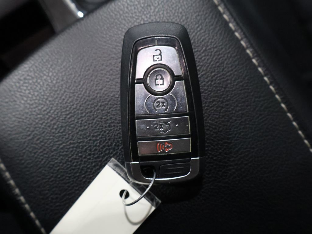 Used 2017 Ford Fusion SE w/ Fusion SE Technology Package image 29