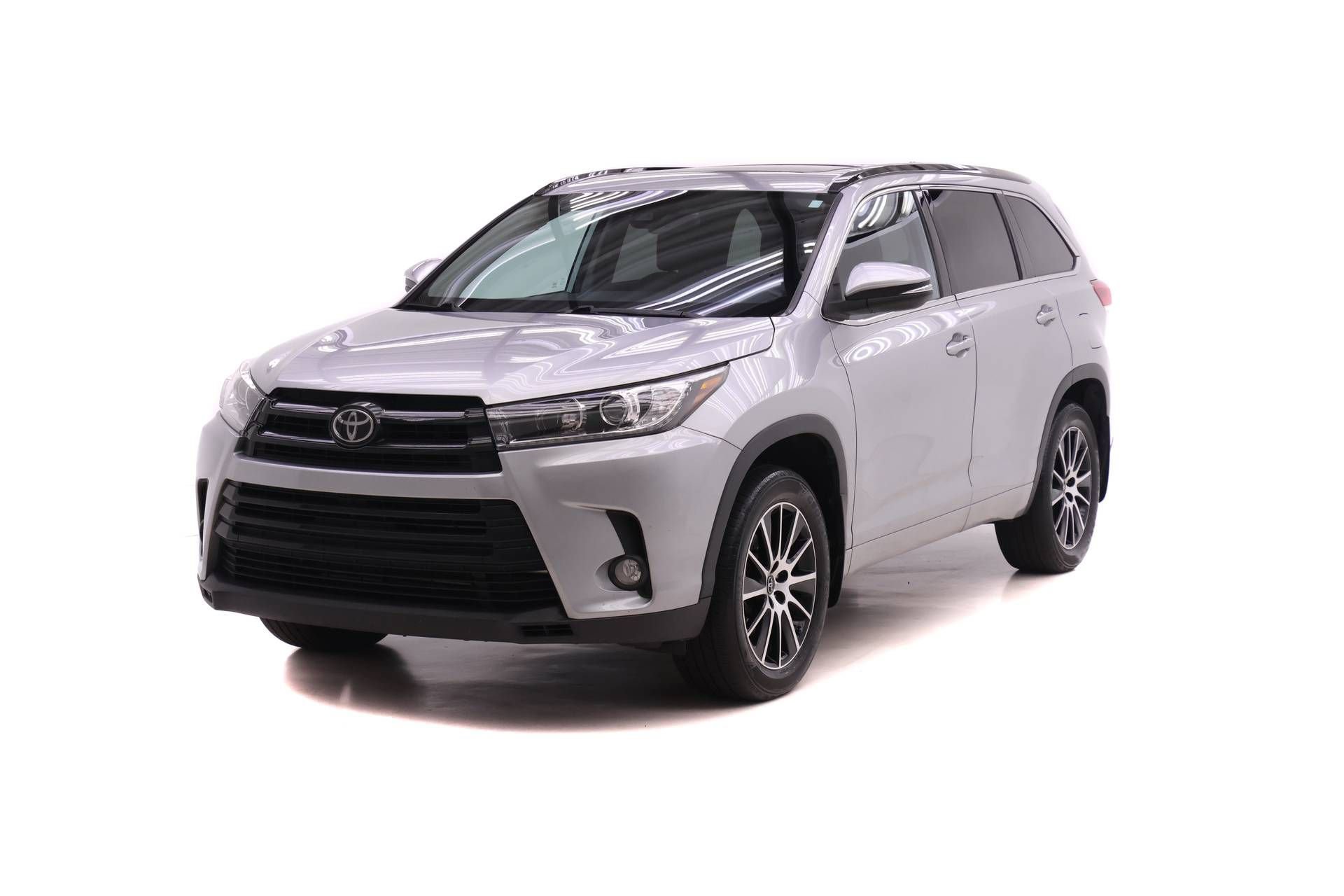 Used 2018 Toyota Highlander SE