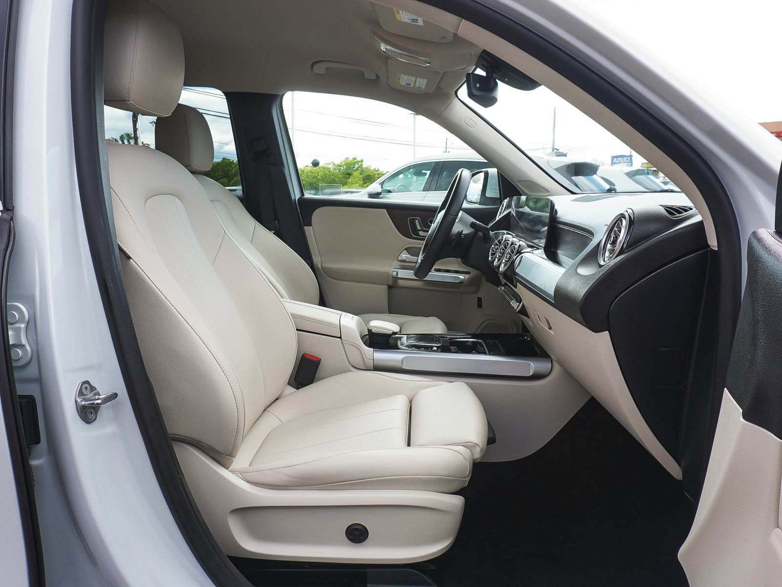 Used 2023 Mercedes-Benz EQB 300 4MATIC image 43