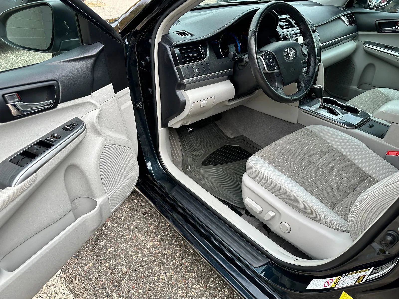 Used 2012 Toyota Camry XLE image 9