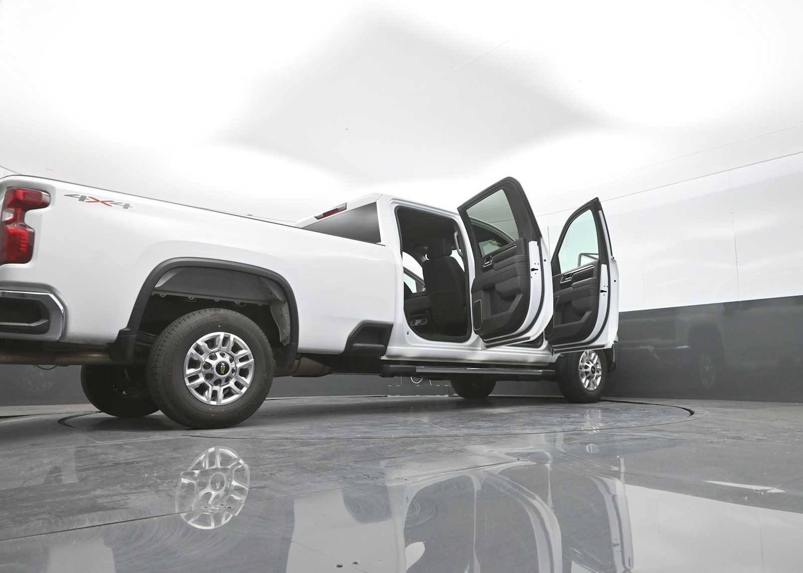 Used 2025 Chevrolet Silverado 2500 LT w/ Convenience Package AWD/4WD image 45