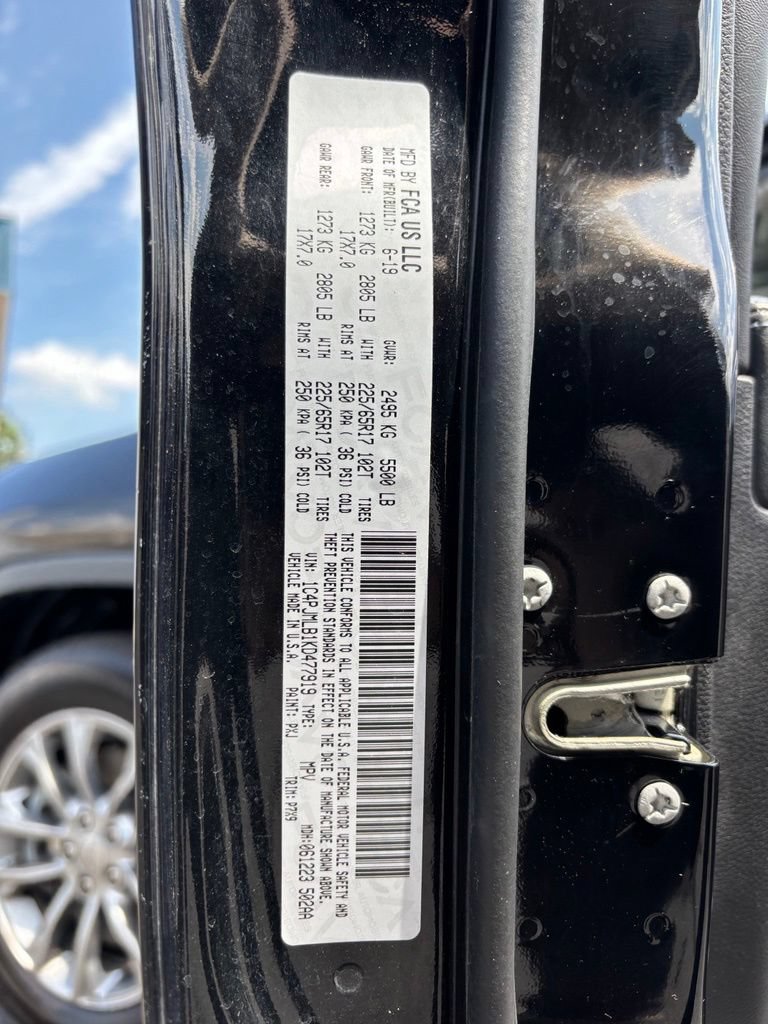 Used 2019 Jeep Cherokee Latitude Plus w/ Cold Weather Group AWD/4WD image 44
