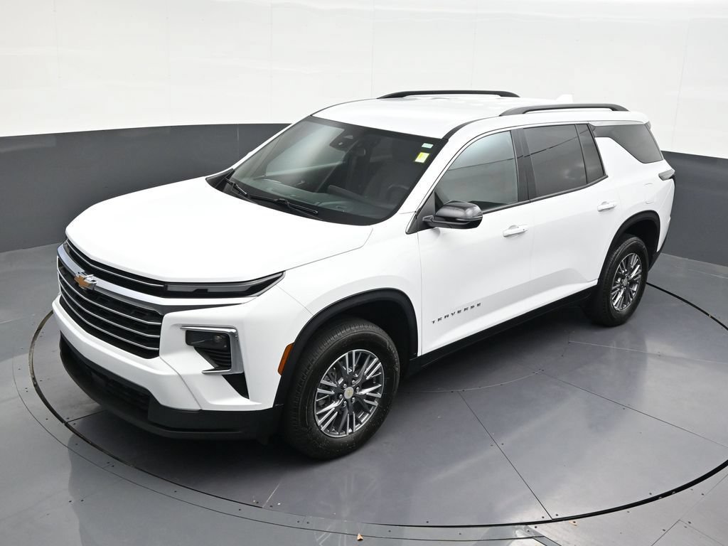 Used 2025 Chevrolet Traverse LT FWD image 17