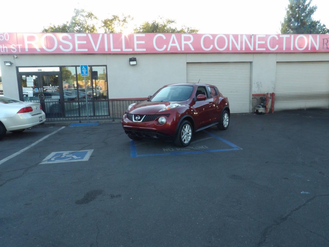 Used 2014 Nissan Juke SV w/ Interior Illumination Package FWD image 1