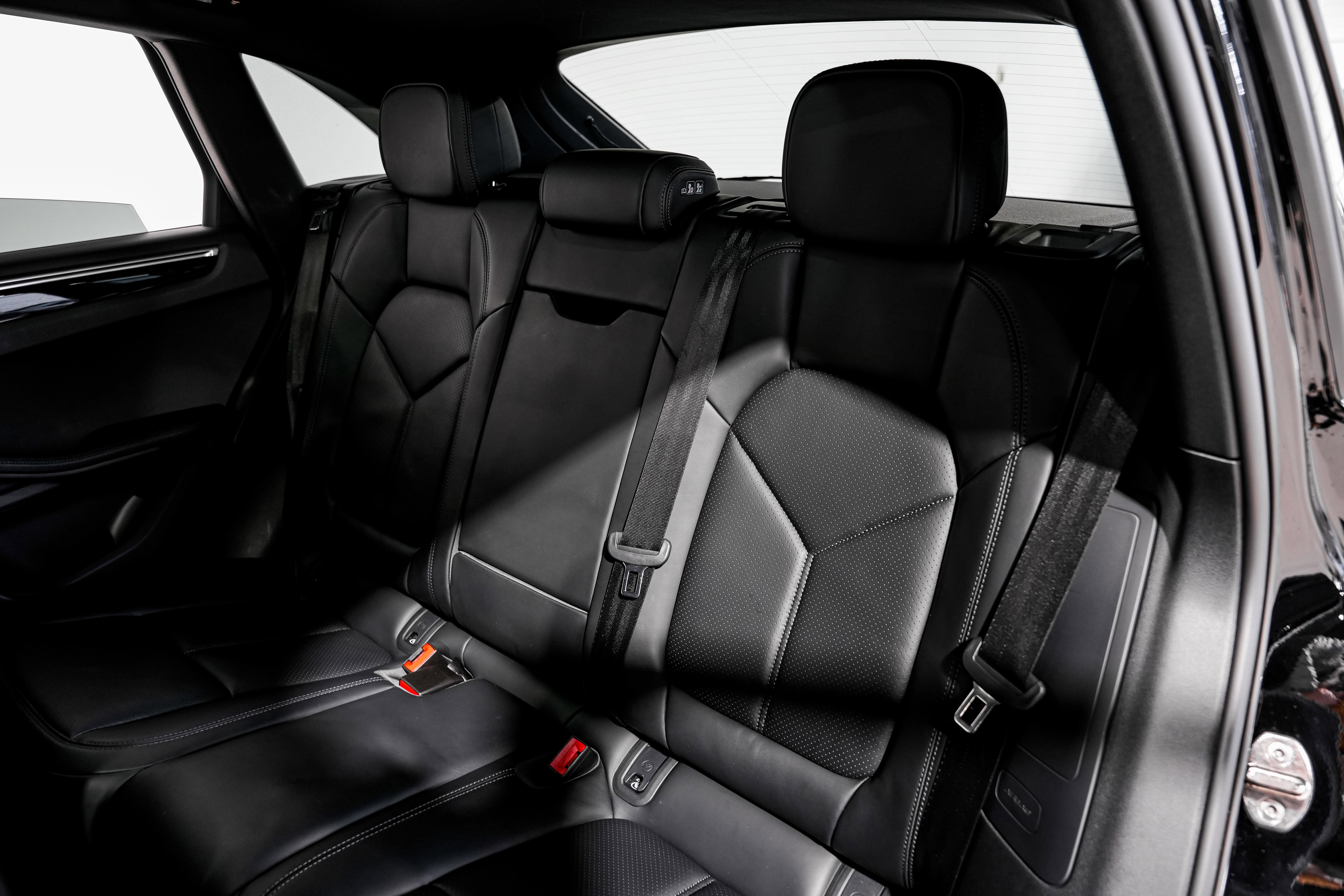 Used 2024 Porsche Macan image 34