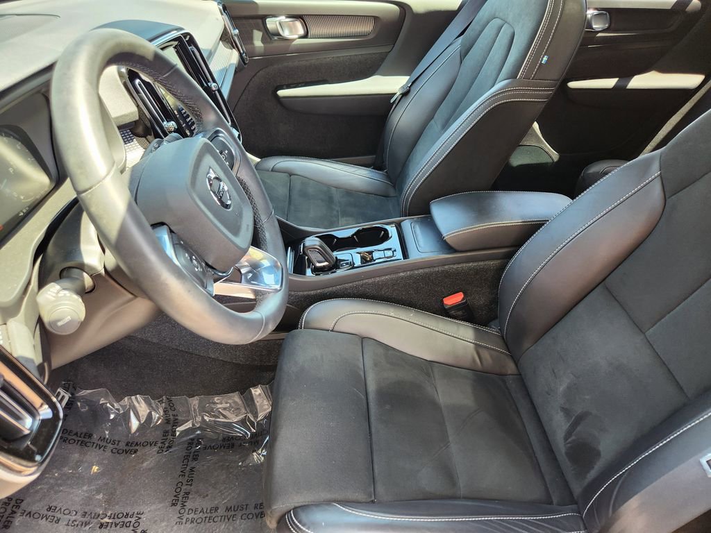 Used 2022 Volvo XC40 T5 R-Design AWD/4WD image 4