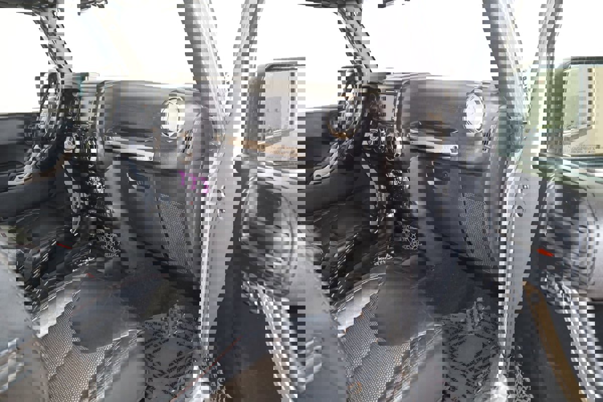 Used 2016 Jeep Wrangler Unlimited Sahara image 43