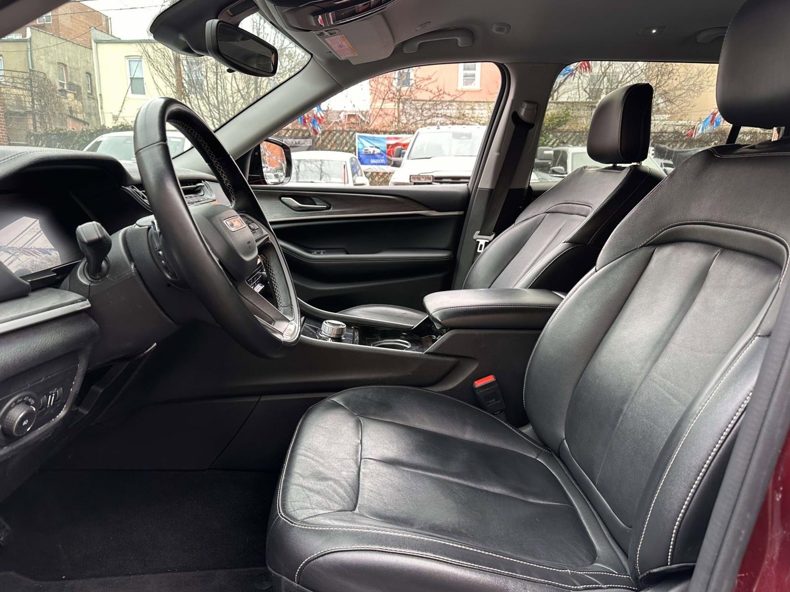 Used 2022 Jeep Grand Cherokee L Limited image 17