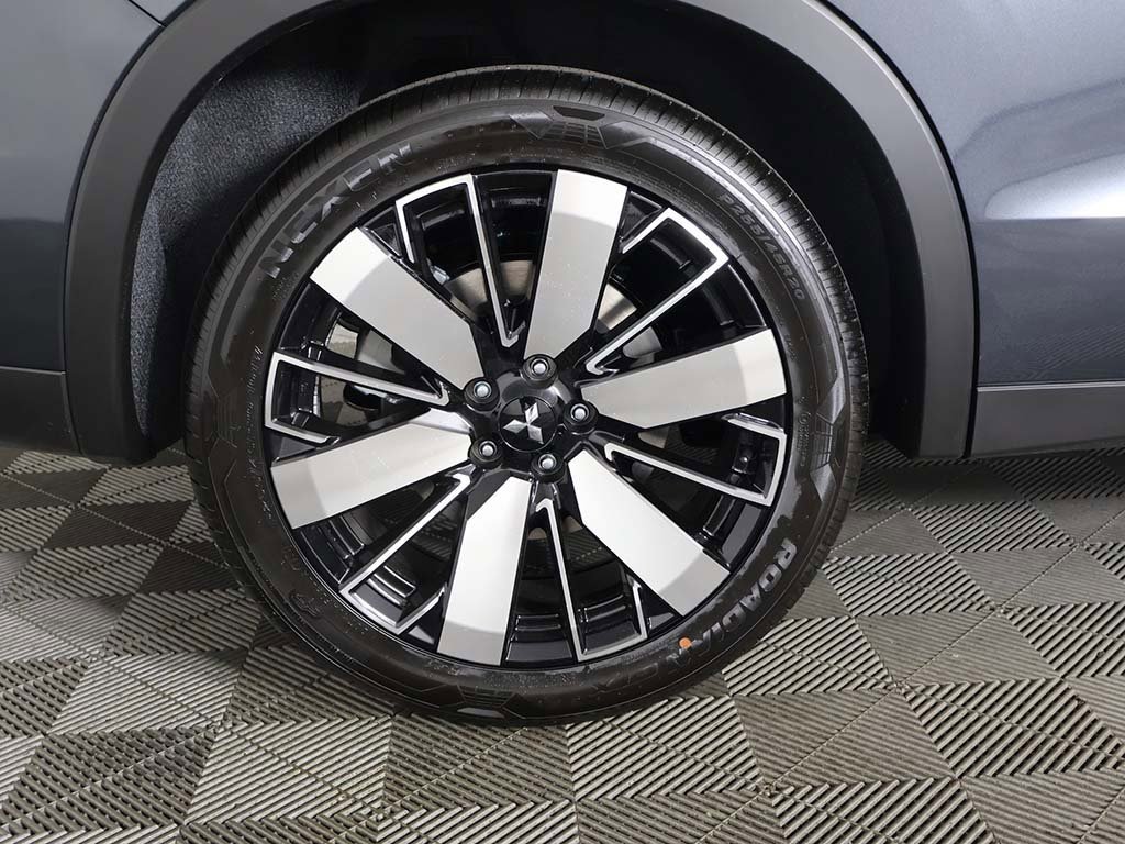 New 2025 Mitsubishi Outlander SE image 25