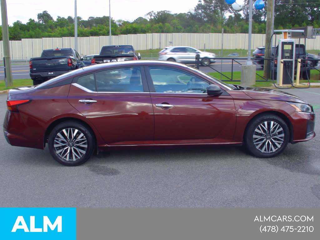 Used 2025 Nissan Altima 2.5 SV FWD image 4