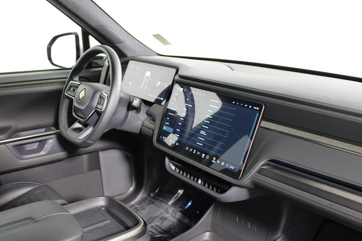 Used 2025 Rivian R1S Adventure Dual AWD/4WD image 29