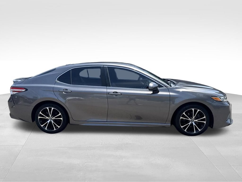 Used 2020 Toyota Camry SE FWD image 8