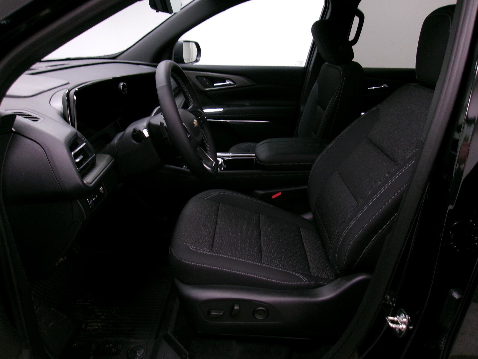 New 2026 Chevrolet Traverse LT w/ Driver Confidence Package image 9