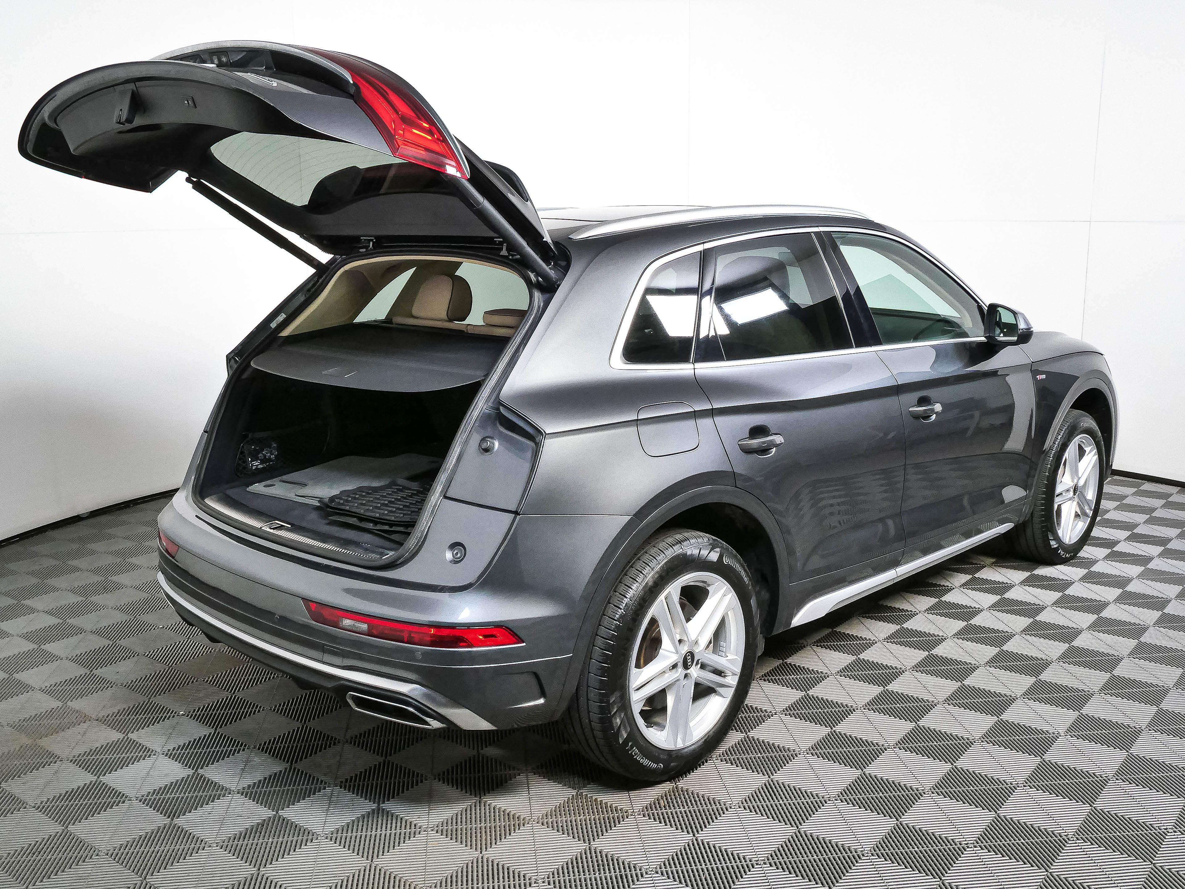 Used 2023 Audi Q5 e Premium Plus w/ Premium Plus Package AWD/4WD image 36
