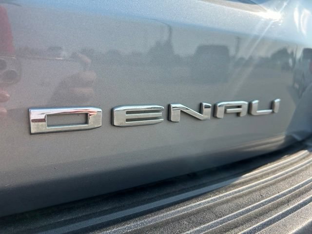 Used 2023 GMC Yukon XL Denali AWD/4WD image 10