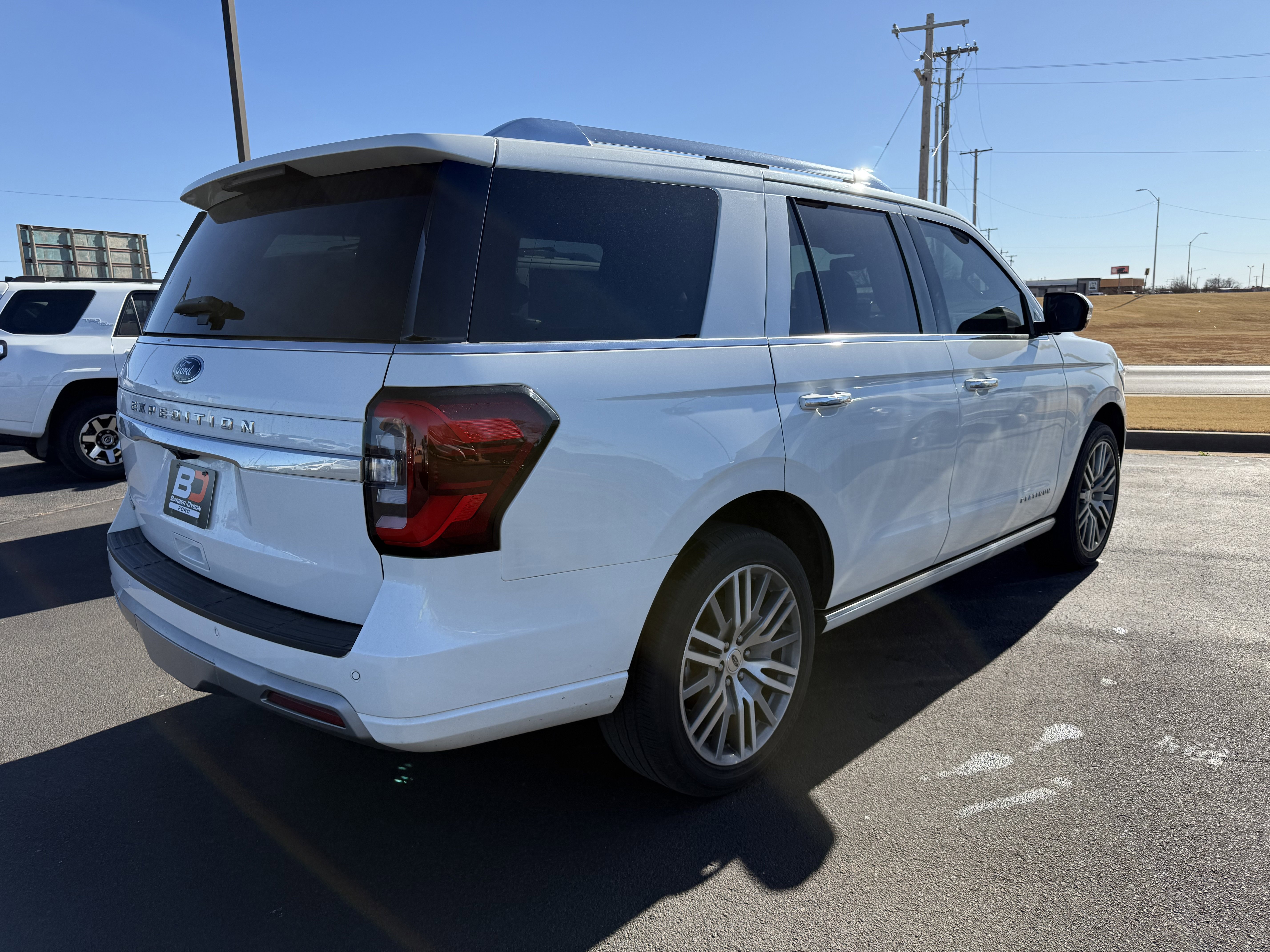 Used 2022 Ford Expedition Platinum image 3