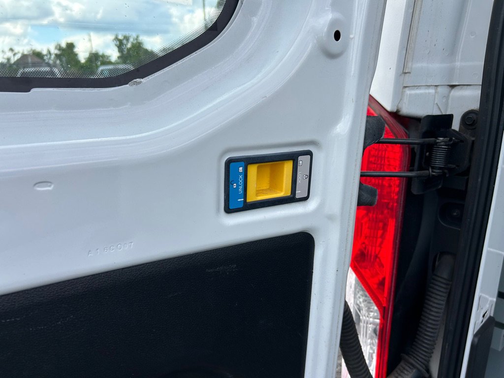 Used 2016 Ford Transit 250 130 Low Roof RWD image 31