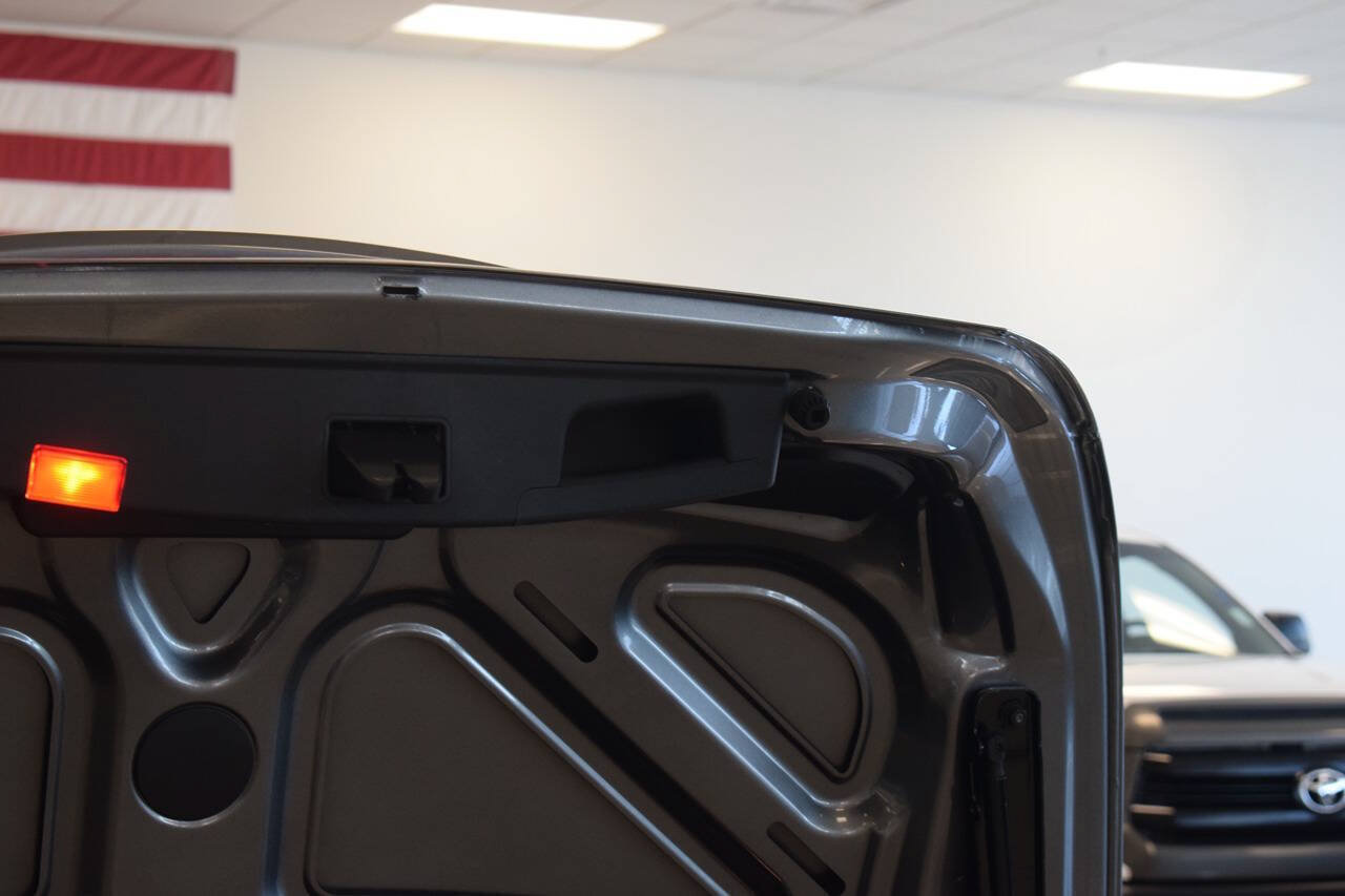 Used 2016 Mercedes-Benz SLK 300 image 13