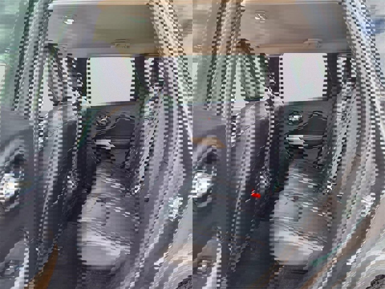 Used 2018 Jeep Cherokee Limited image 12