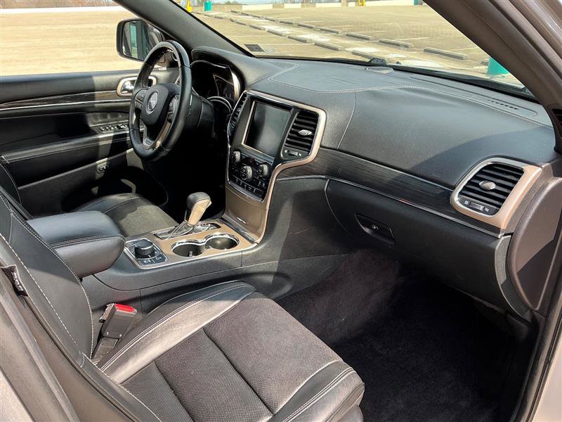 Used 2016 Jeep Grand Cherokee Overland w/ Advanced Technology Group AWD/4WD image 36