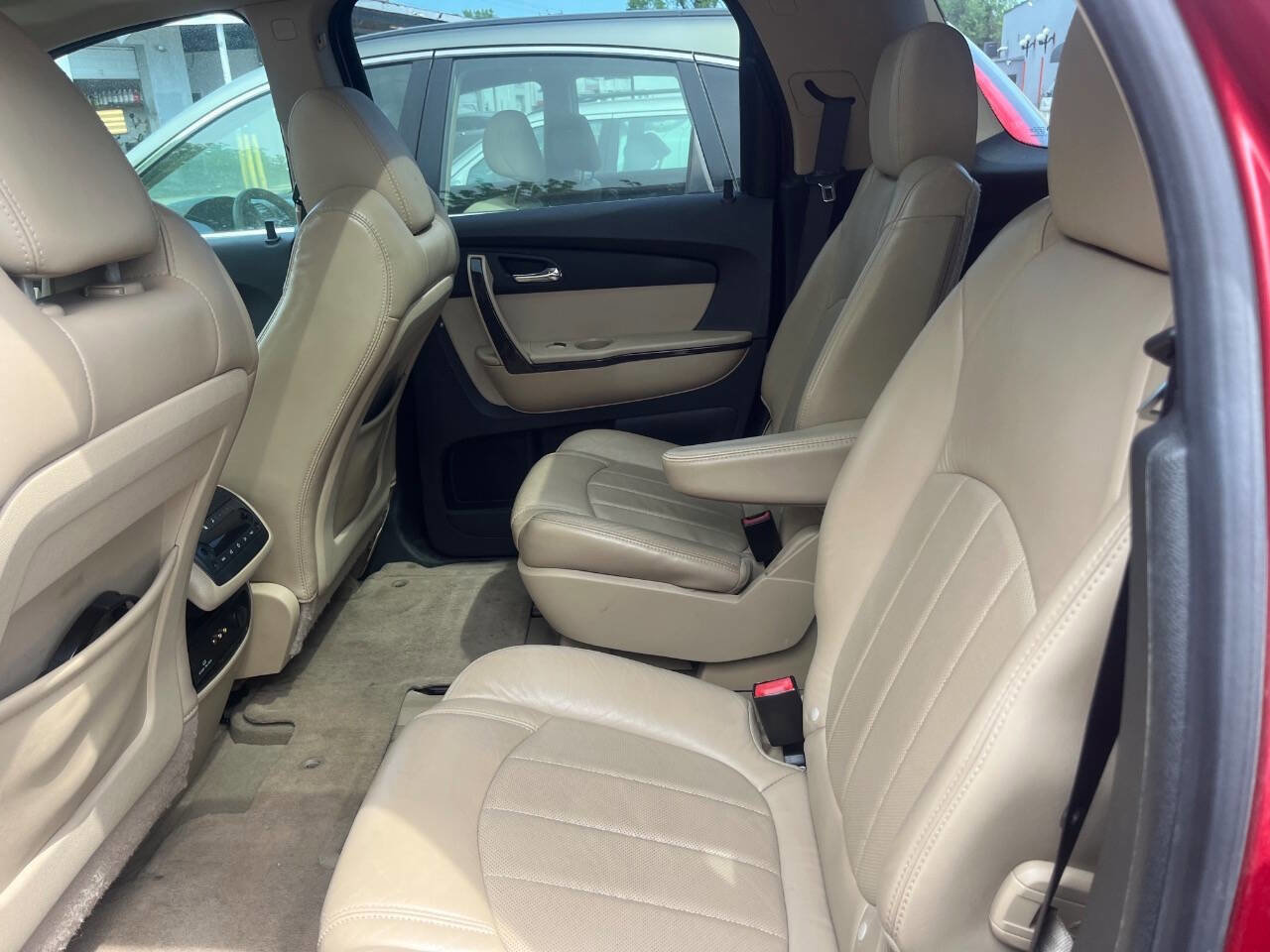 Used 2012 GMC Acadia Denali image 18