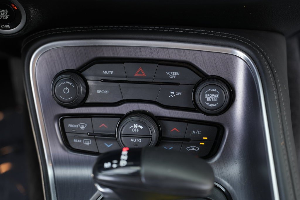 Used 2018 Dodge Challenger SXT RWD image 31