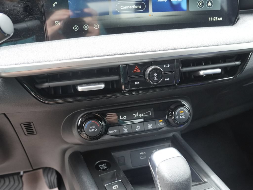 New 2026 Nissan Kicks SV FWD image 13