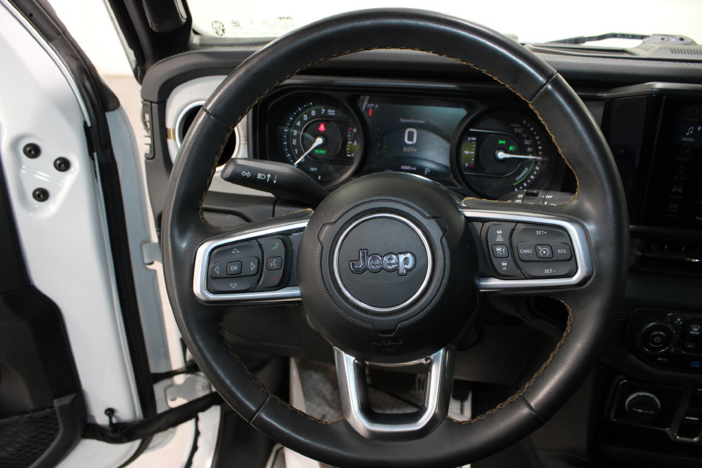 Used 2024 Jeep Wrangler Unlimited Sahara AWD/4WD image 32