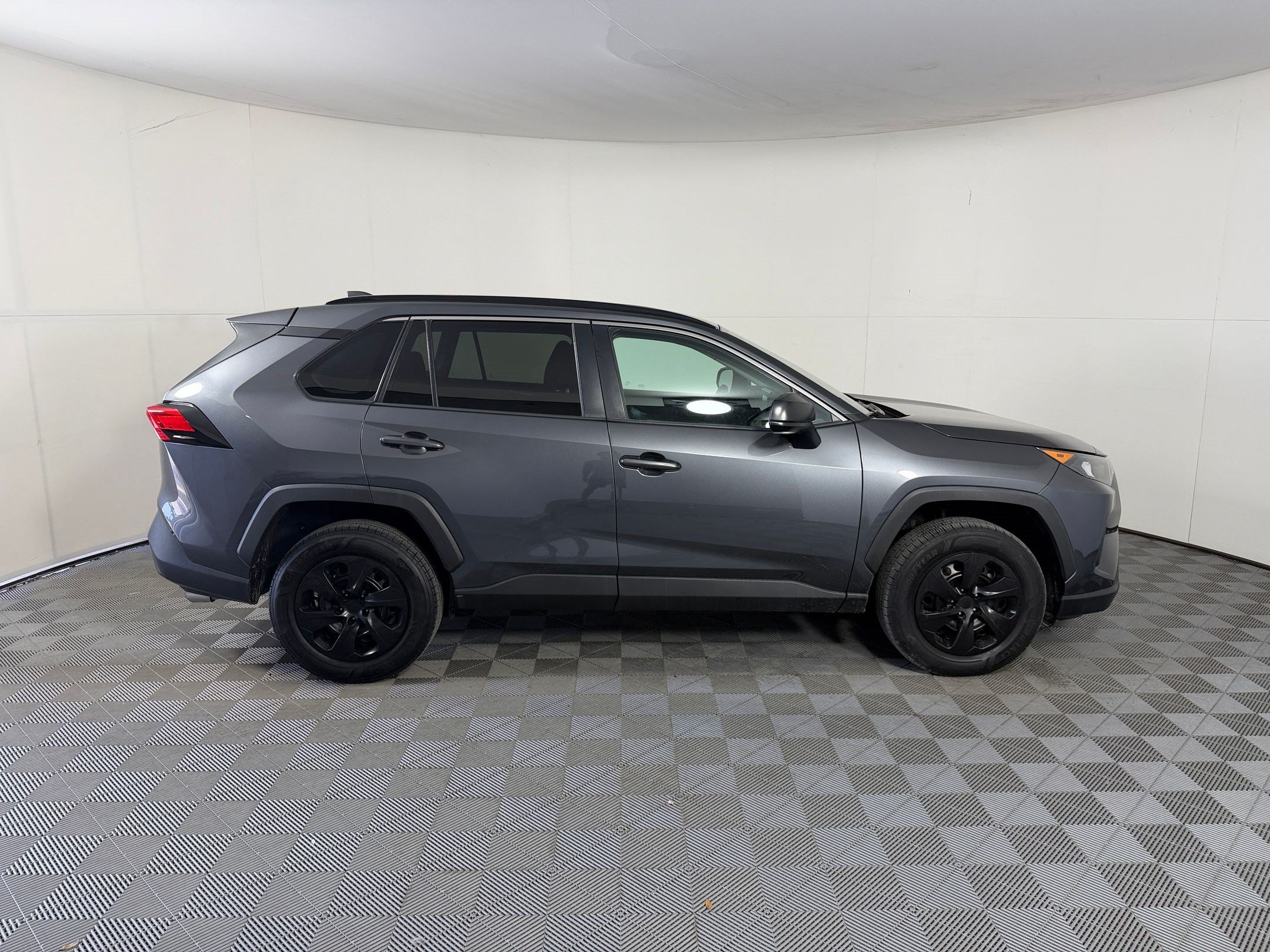 Used 2021 Toyota RAV4 LE FWD image 8