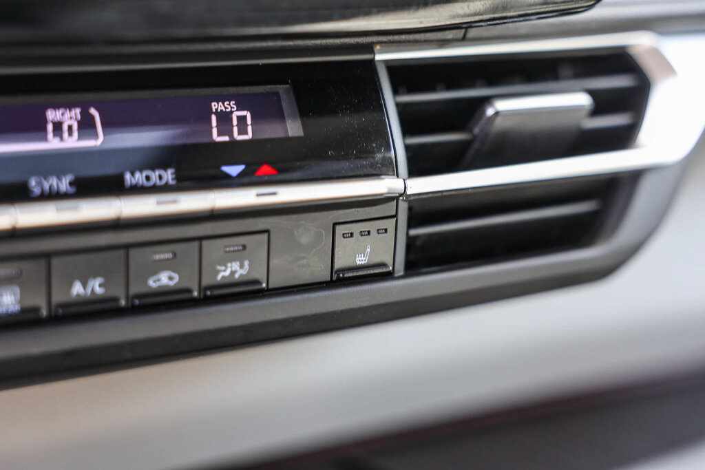 Used 2024 Toyota Sienna XLE w/ XLE Plus Package AWD/4WD image 20