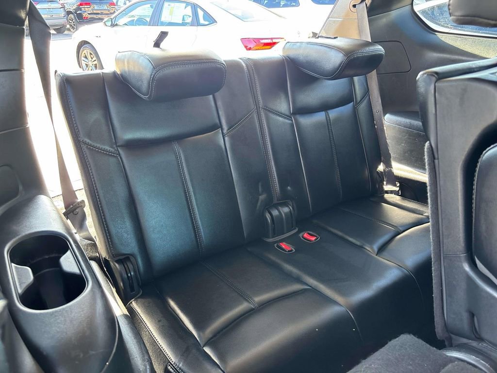 Used 2018 Nissan Pathfinder SL w/ Midnight Edition Package AWD/4WD image 16