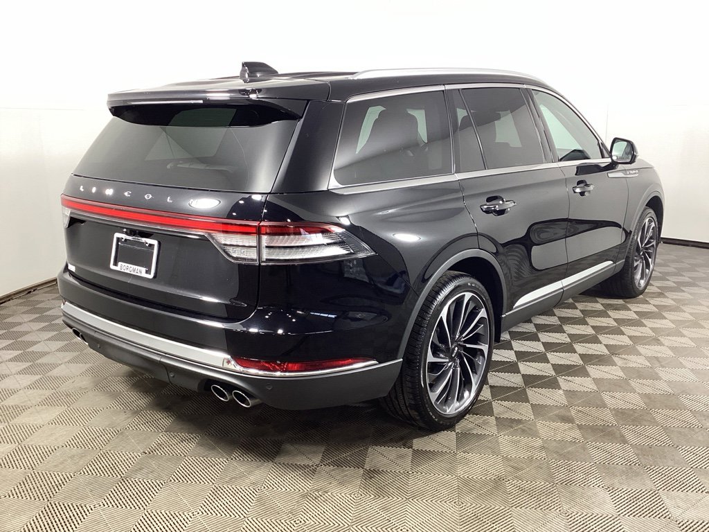 Used 2025 Lincoln Aviator Reserve w/ Equipment Group 201A image 2