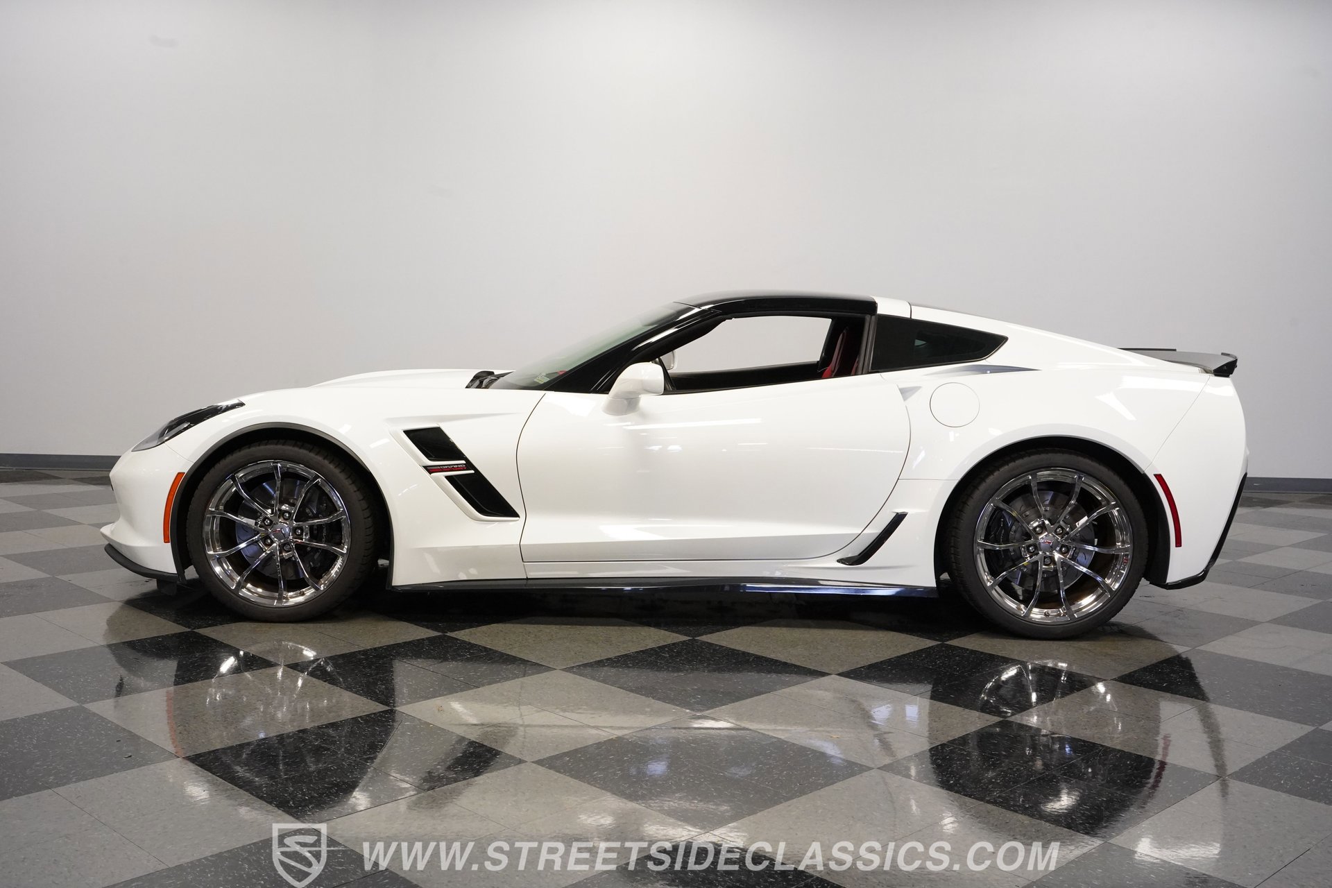 Used 2019 Chevrolet Corvette Grand Sport image 2