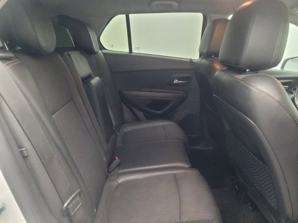 Used 2020 Chevrolet Trax LT w/ LT Convenience Package FWD image 19