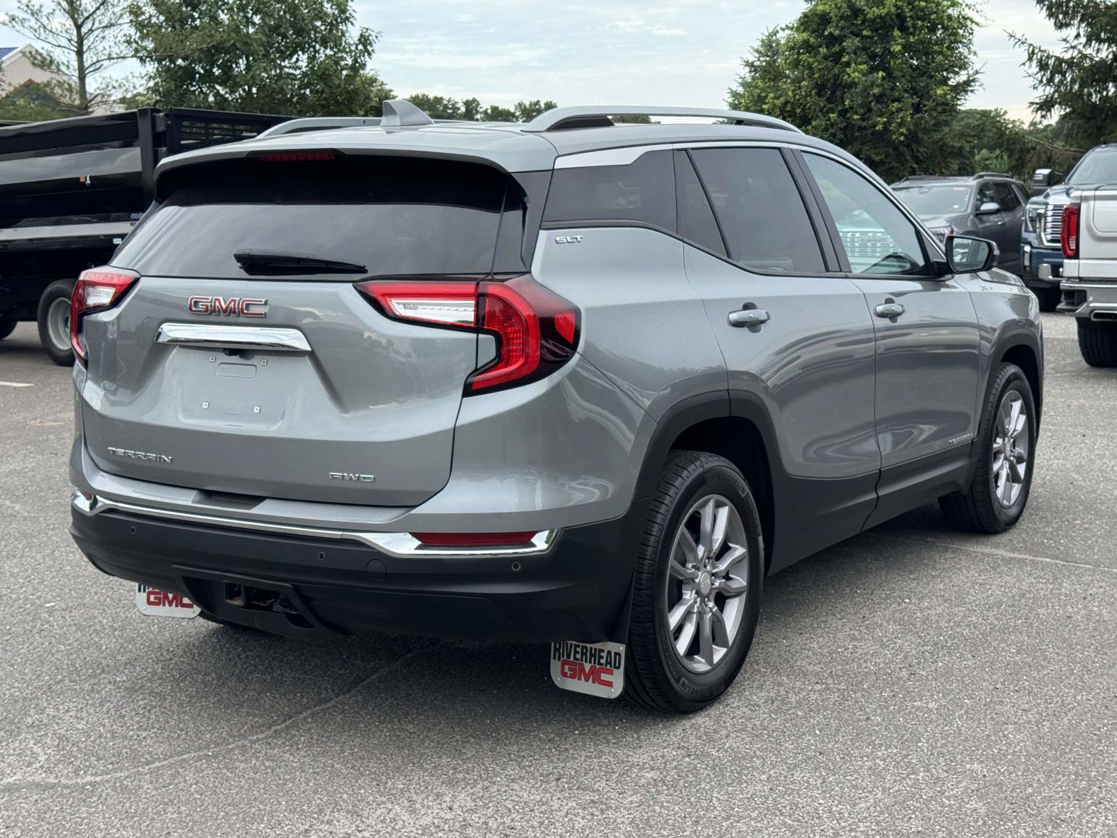 Used 2024 GMC Terrain SLT AWD/4WD image 6