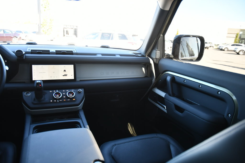 Used 2024 Land Rover Defender 90 S AWD/4WD image 25