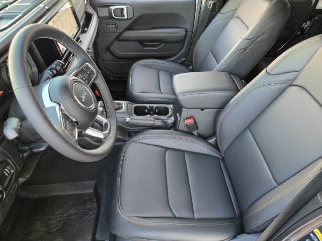 New 2026 Jeep Wrangler Unlimited Sahara AWD/4WD image 9