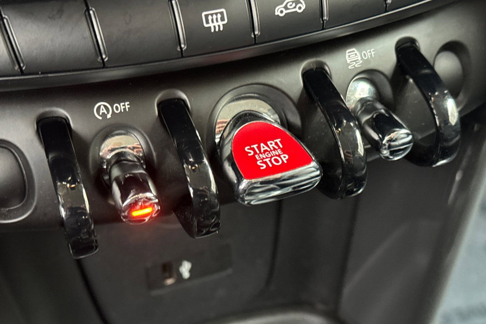 Used 2019 MINI Cooper 2-Door Hardtop image 22