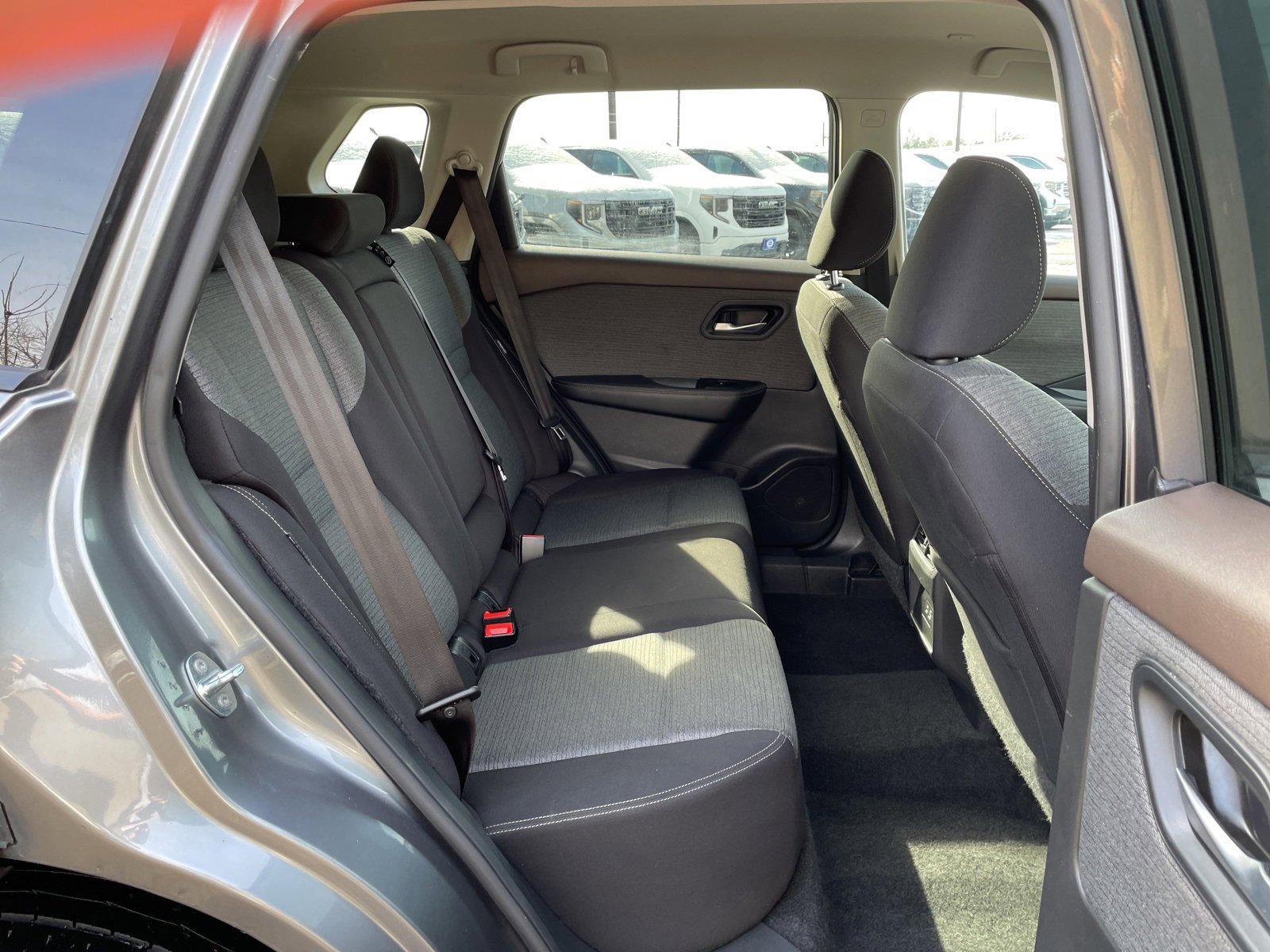 Used 2023 Nissan Rogue SV image 27