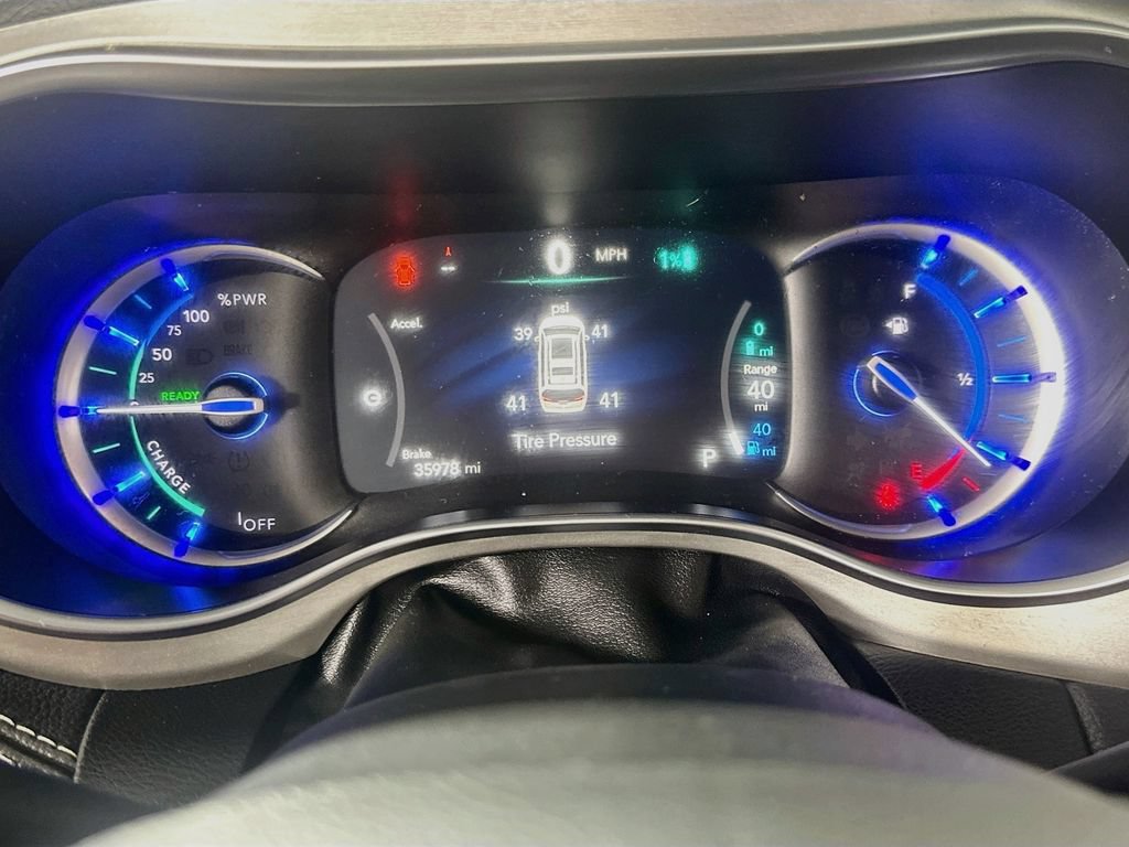 Used 2024 Chrysler Pacifica Premium FWD image 28