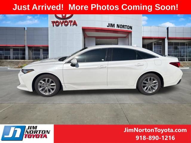 Used 2020 Toyota Avalon XLE image 2